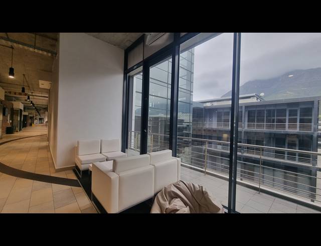 5,141M² OFFICE TO LET IN WOODSTOCK
